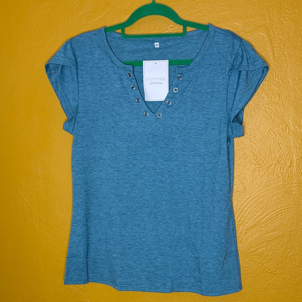 ETCYY NEW NWT Blue Short Sleeve Top w chest detail Medium